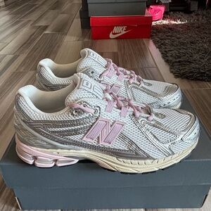 Women’s New Balance 1906R Shoes Sneaker - White Silver Pink U1906RNP